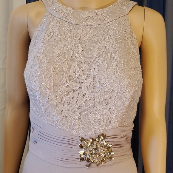 Beautiful mother of the bride - Picture 9 of 12